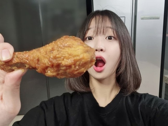 Ngoại hình nhỏ nhắn của cô gái ăn khỏe nhất Hàn Quốc - Ảnh 4.