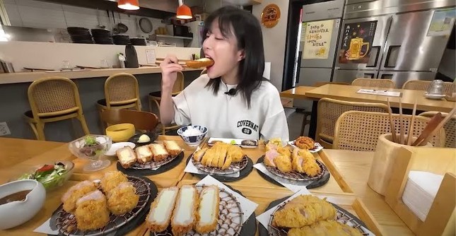 Ngoại hình nhỏ nhắn của cô gái ăn khỏe nhất Hàn Quốc - Ảnh 1.