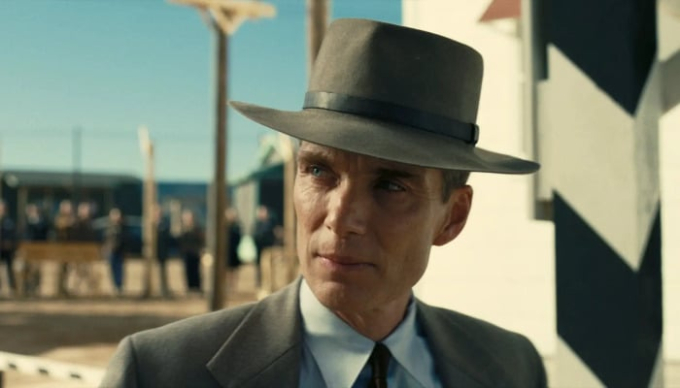 Oppenheimer: Bi kịch của cha đẻ bom nguyên tử và màn flexing điện ảnh đến từ Christopher Nolan - Ảnh 3.
