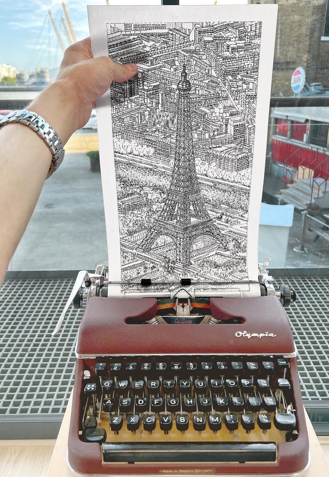 Tác phẩm hội họa bằng máy đánh chữ của nghệ sĩ người Anh gây sốt cộng đồng mạng - Ảnh 2.