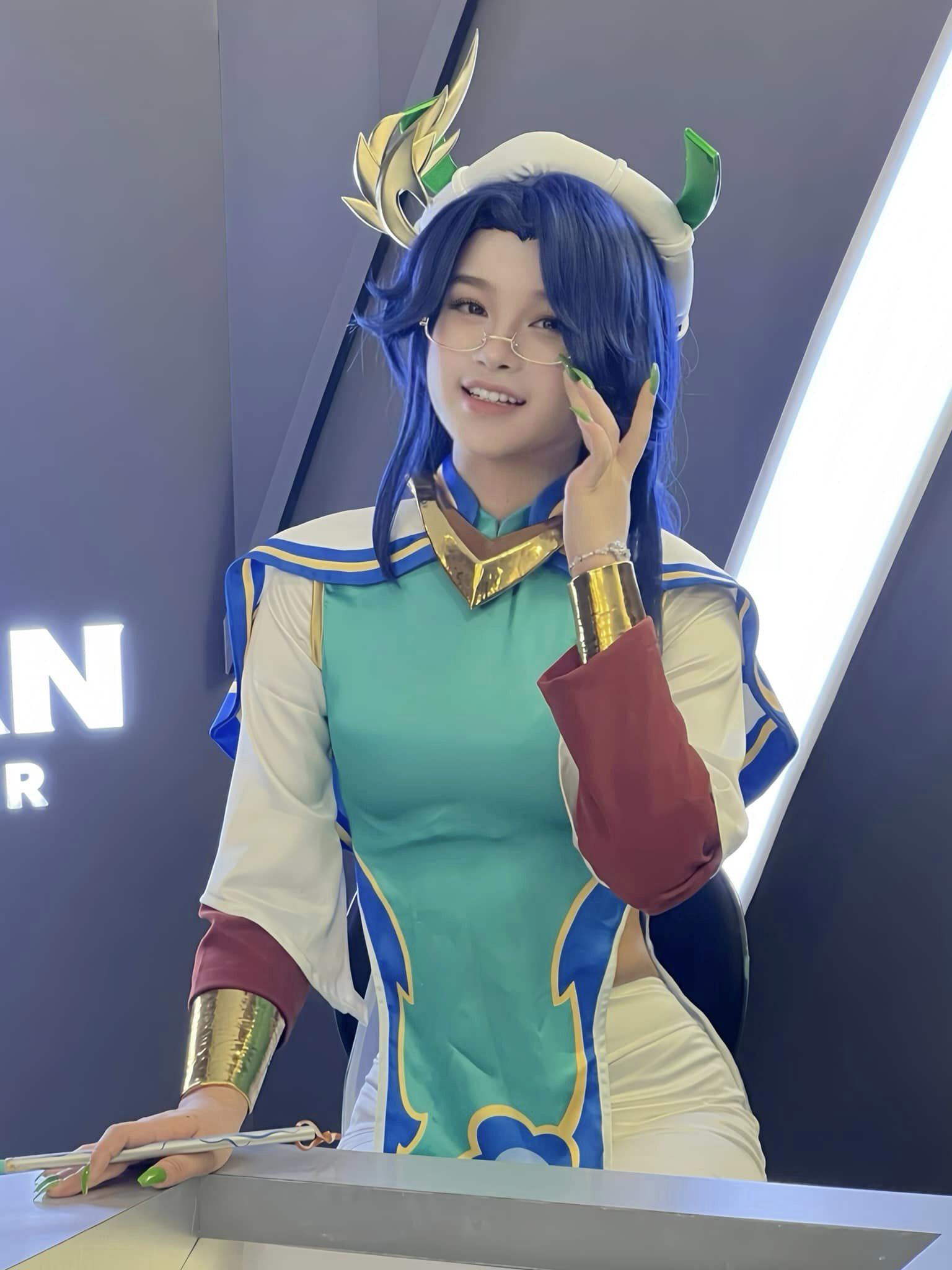 Bạn gái Quang Hải tái xuất làng game, cosplay tướng Liên Quân cực nét, fan khen như AI - Ảnh 4.