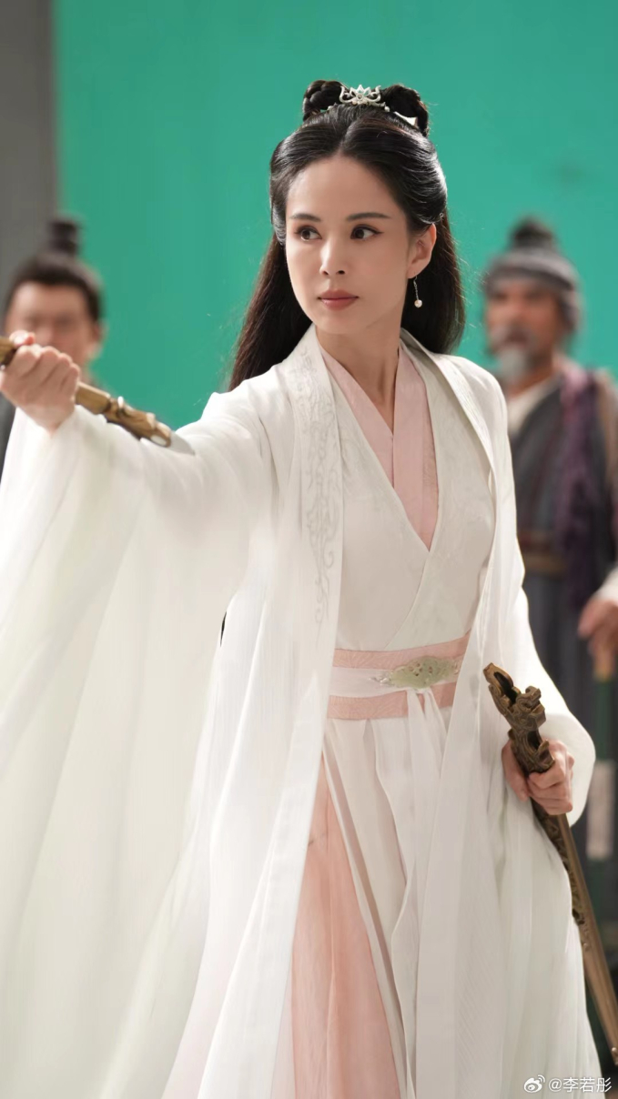 The best Tieu Long Nu on screen recreates a classic role after 28 years, the young U60 beauty is incredibly beautiful - Photo 2.