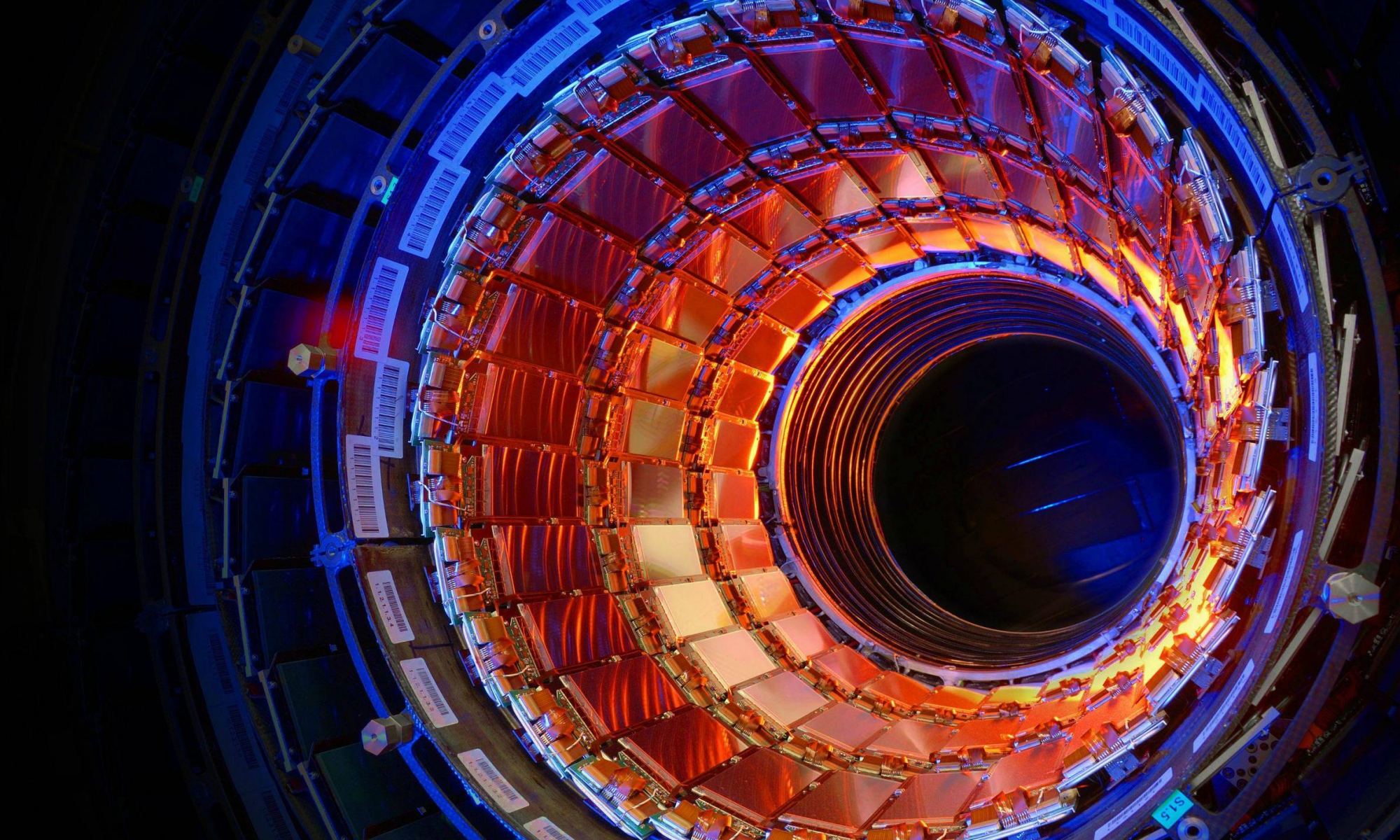 Máy gia tốc hạt lớn của châu Âu có thể tạo ra lỗ đen không? - Ảnh 1.