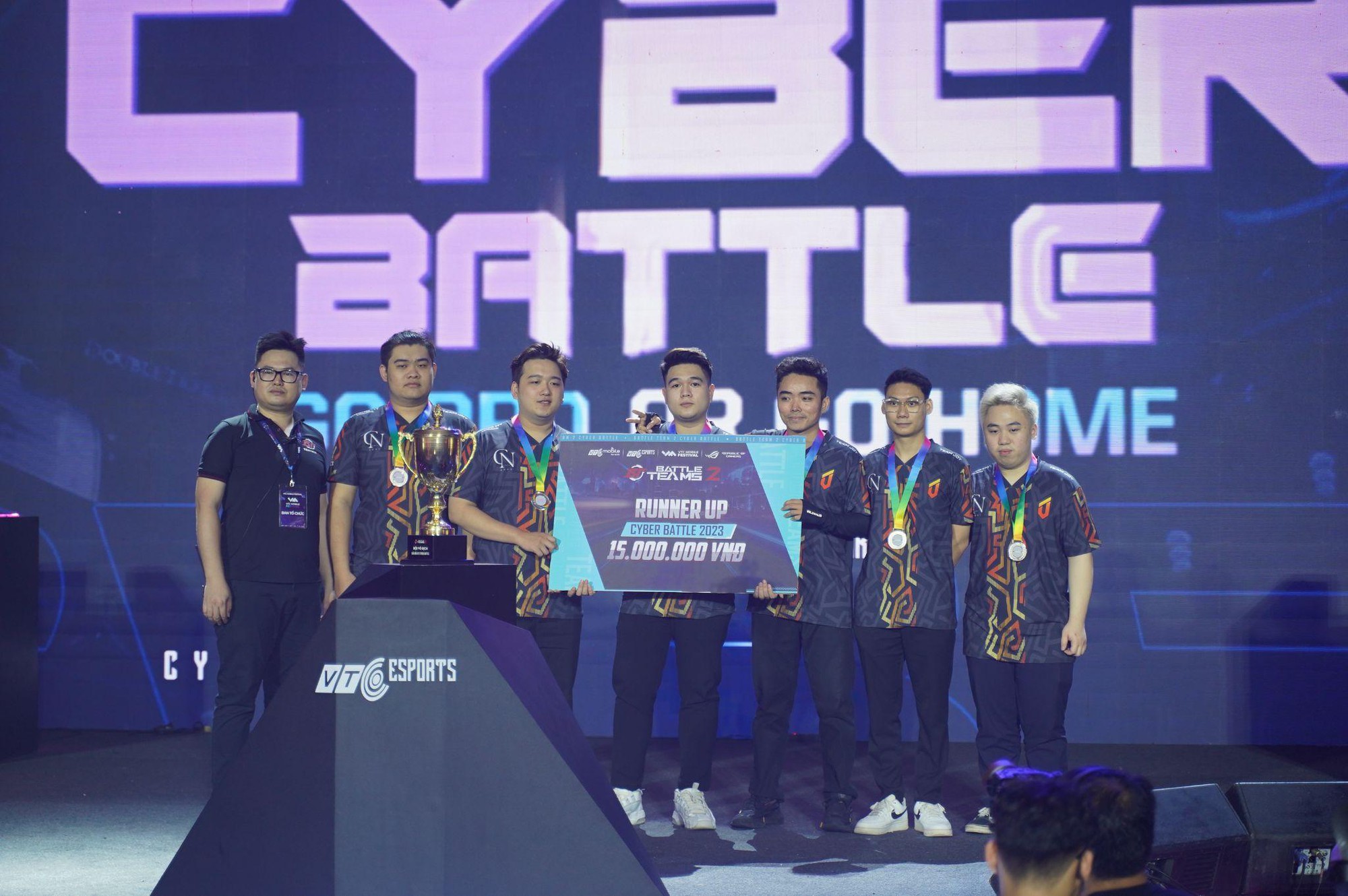 Champion Spartacus Chim Sẻ Đi Nắng gây ấn tượng mạnh trong giải Cyber Battle tại VTC Mobile Festival - Ảnh 2.