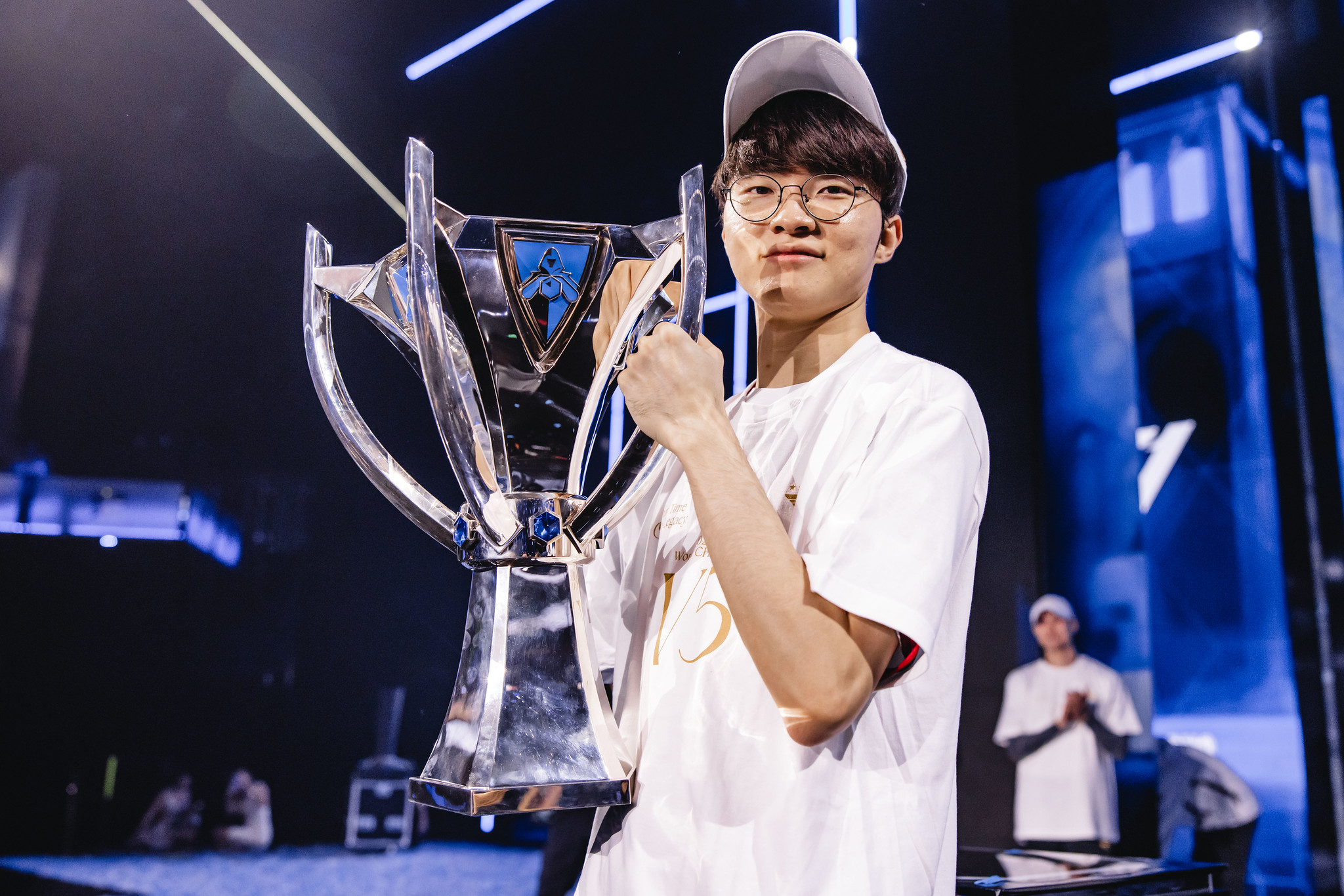 Faker: Lộ diện 