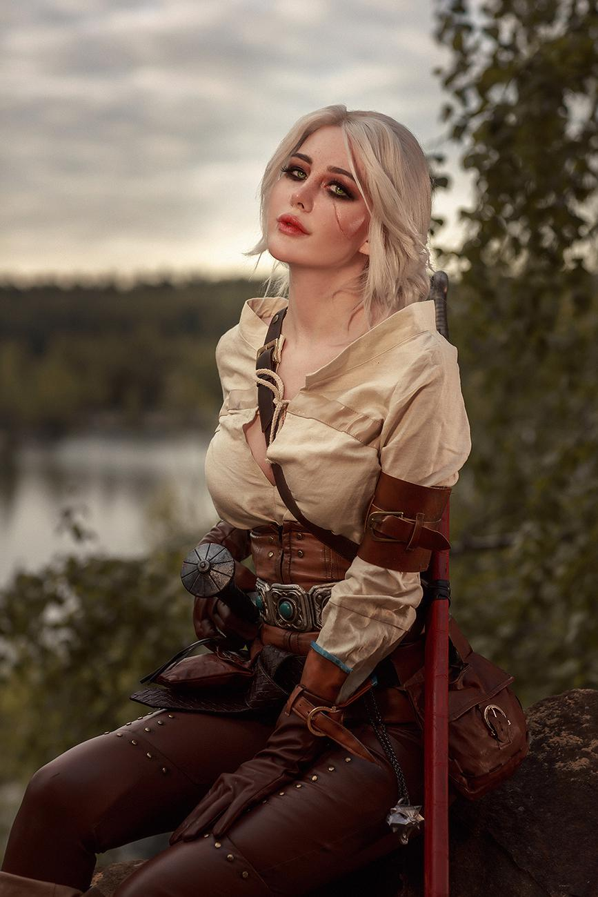 Ciri Cosplay