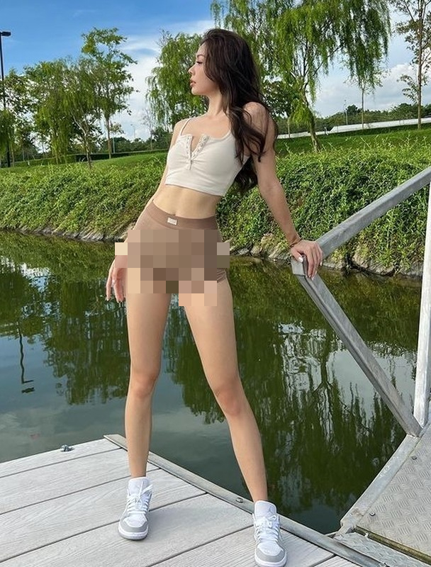 Hot girl mạng bị chỉ trích vì diện đồ tập bó chẽn ra nơi công cộng đến mức phải xoá bài- Ảnh 1.