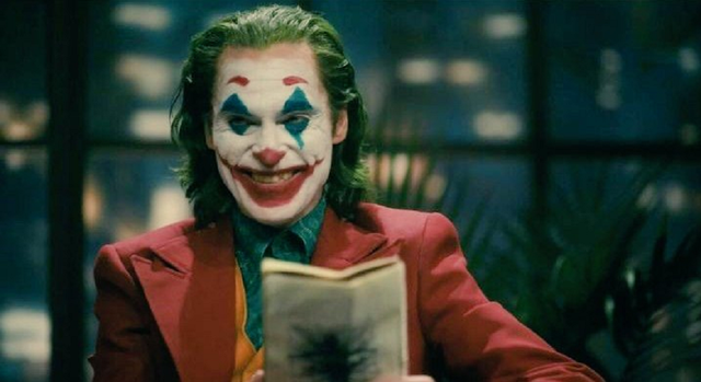 8 giả thuyết về Joker 2: Lady Gaga mới là nhân vật trung tâm, Joaquin Phoenix chỉ là gã hề bản fake? - Ảnh 7.