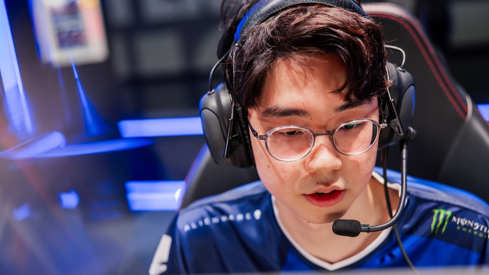 Kinh nghiệm thi đấu quốc tế của UmTi là con số 0 nhưng lại được xếp hạng quá cao Kinh nghiệm thi đấu quốc tế của UmTi là con số 0 nhưng lại được xếp hạng quá cao