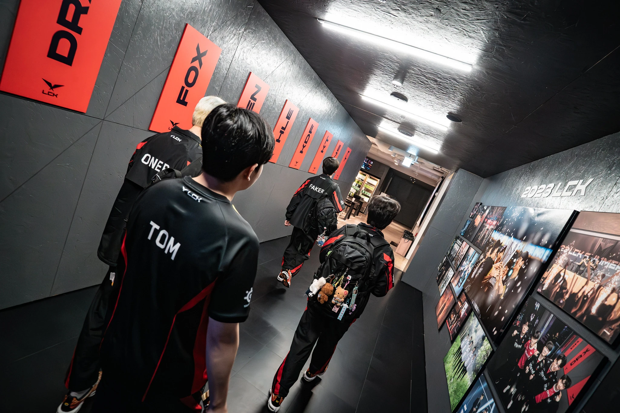 Hành vi đùa giỡn không đúng lúc có thể ảnh hưởng T1 cũng như chính uy tín của LPL Hành vi đùa giỡn không đúng lúc có thể ảnh hưởng T1 cũng như chính uy tín của LPL