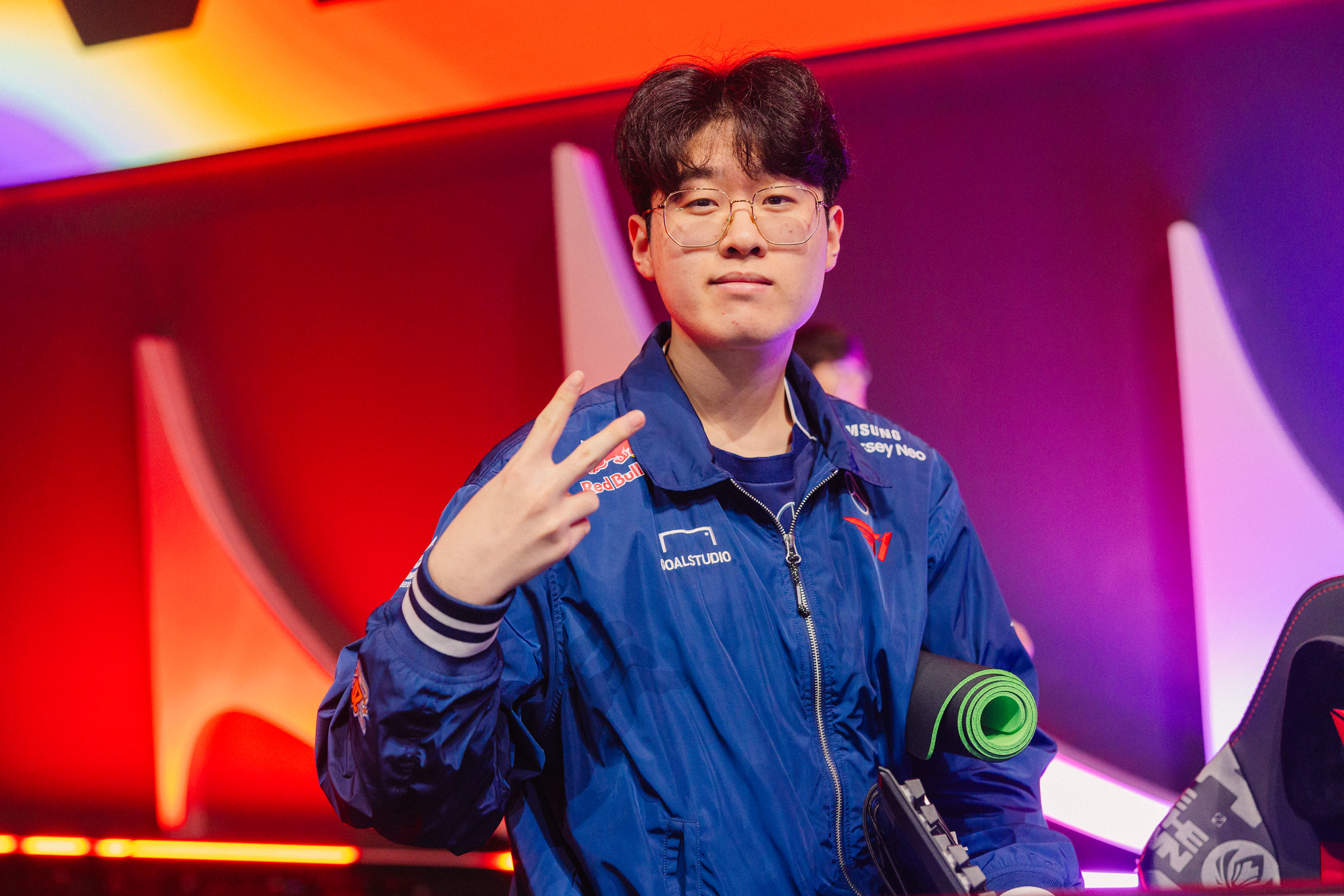 Hành động thể hiện sự tự tin tuyệt đối của Zeus Hành động thể hiện sự tự tin tuyệt đối của Zeus