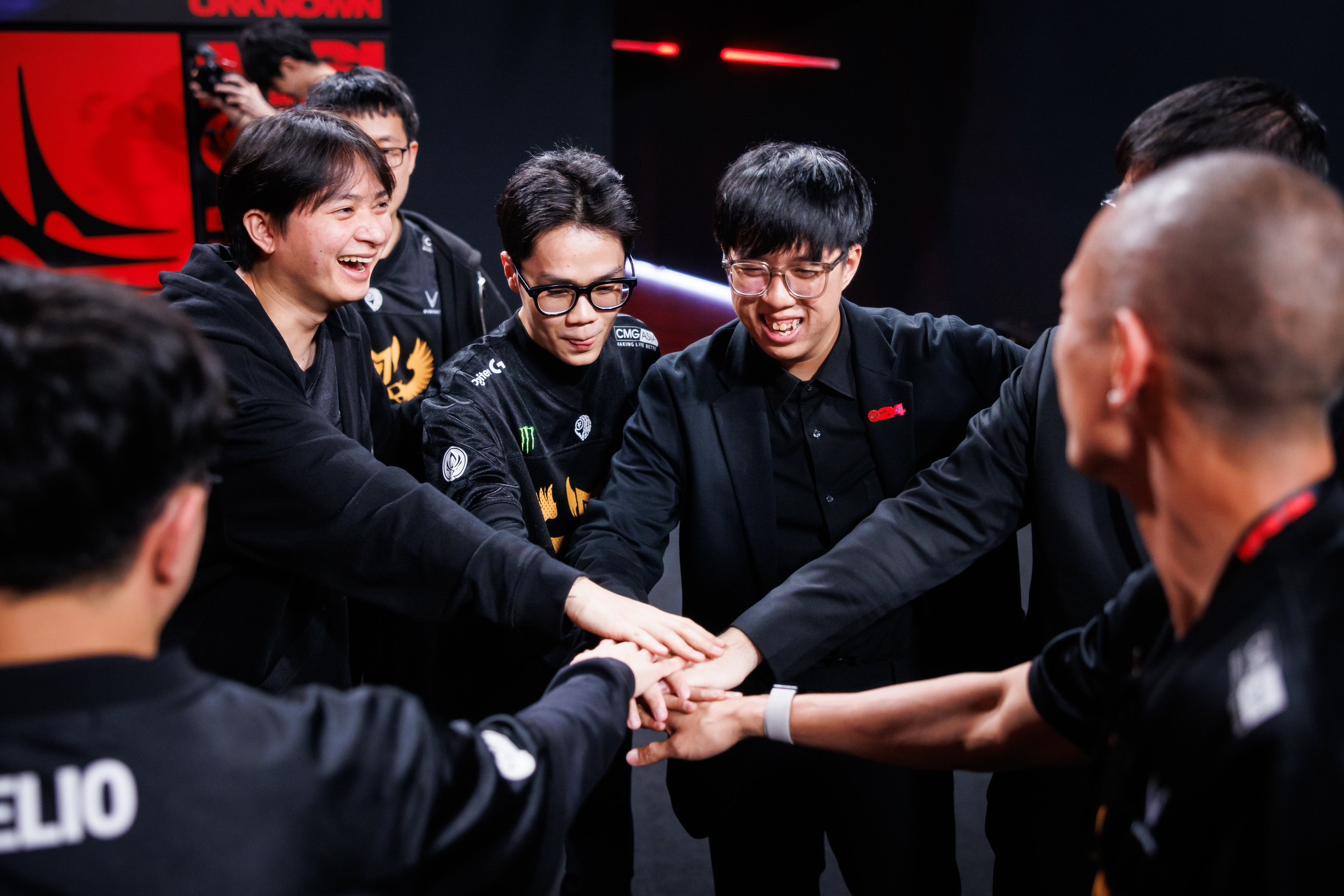 VCS sẽ sớm được sáp nhập vào APAC và có các giải đấu mới. VCS sẽ sớm được sáp nhập vào APAC và có các giải đấu mới.