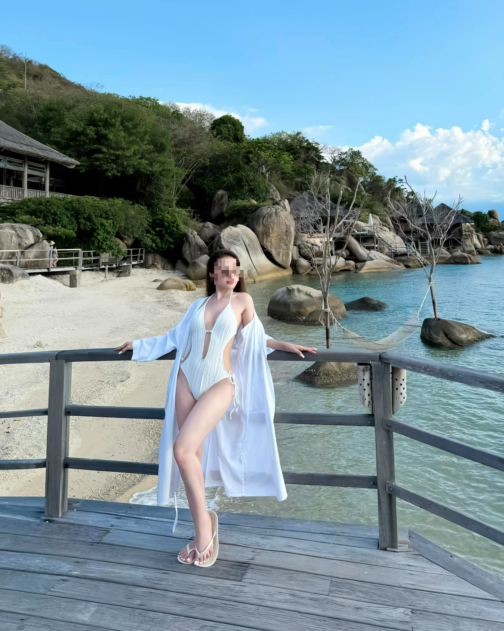 Cô gái xinh đẹp mặc đồ hở hang chơi Pickleball lên tiếng 