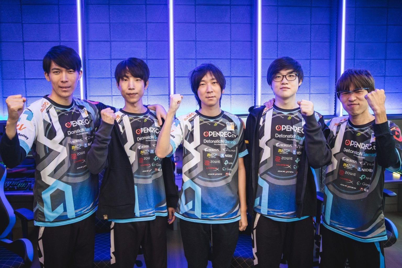 DFM là một trong những đội tuyển Liên Minh Huyền Thoại lâu đời nhất ở Châu Á. DFM là một trong những đội tuyển Liên Minh Huyền Thoại lâu đời nhất ở Châu Á.