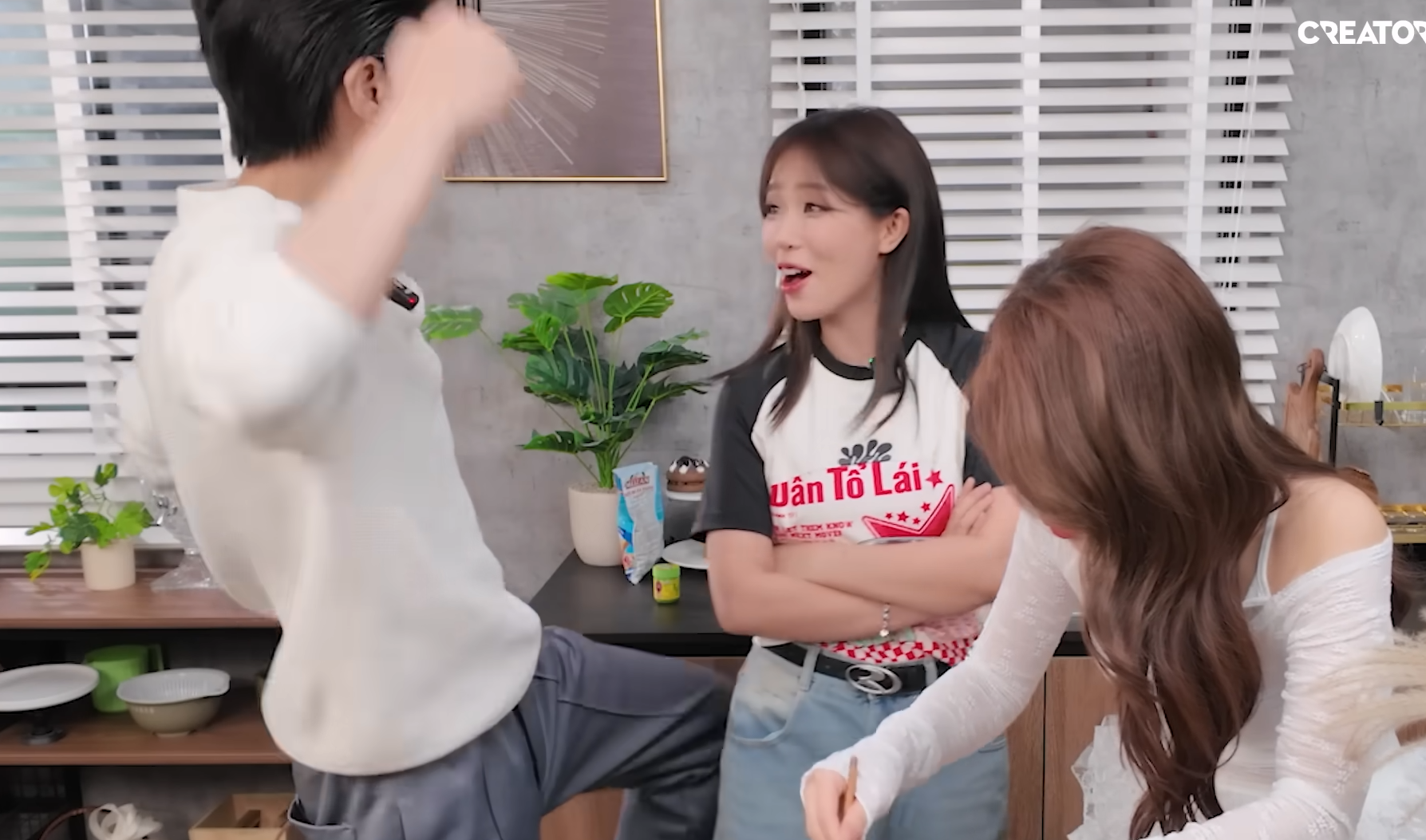 Chạm vào bạn gái, ViruSs đã hành động 