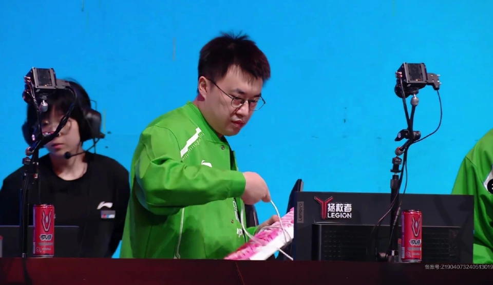 JackeyLove cũng đã thua Xiaohu 7 lần