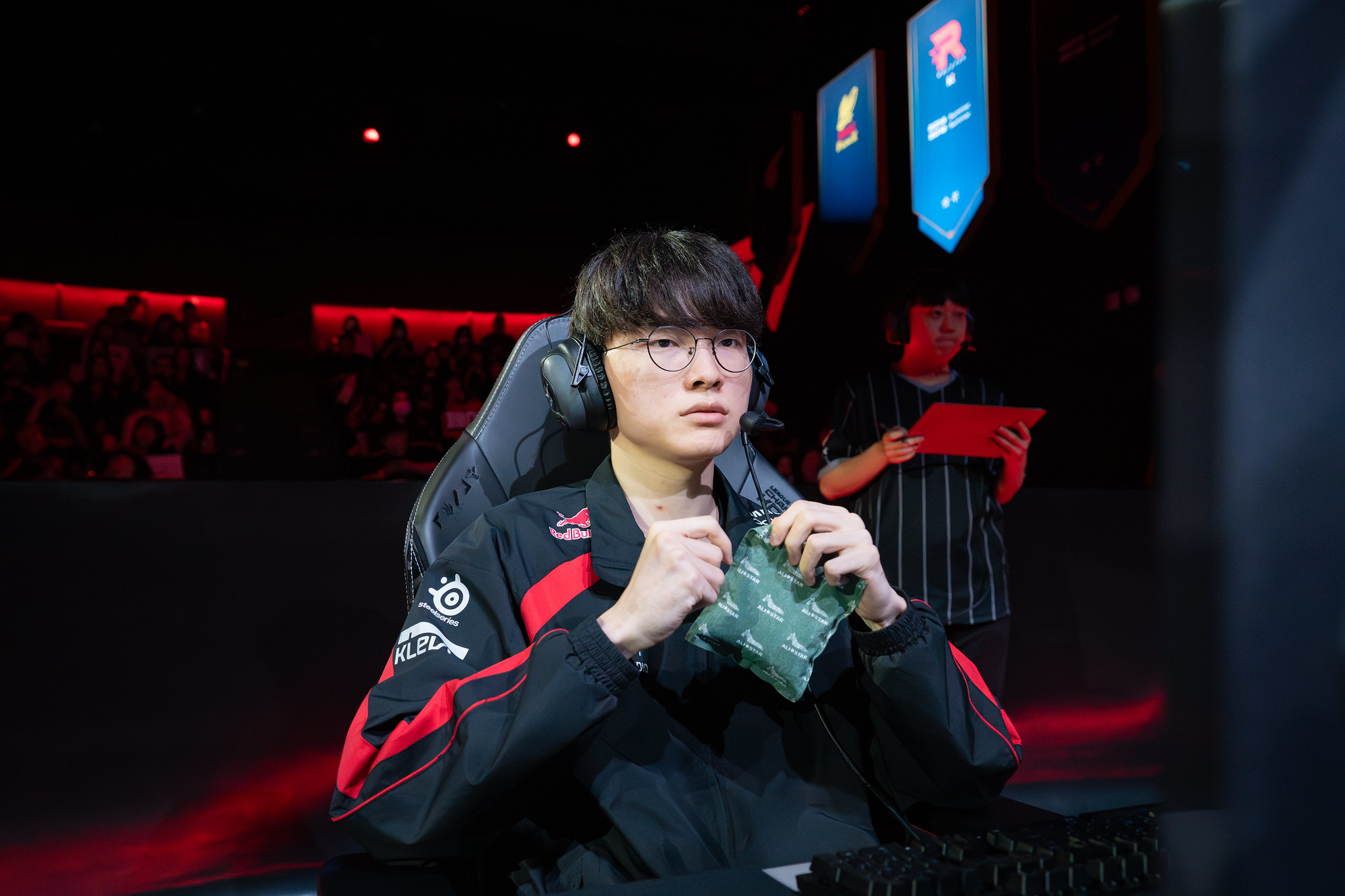 Faker đang chịu rất nhiều áp lực, từ chính bản thân anh, từ những thành tích của T1 và từ người hâm mộ.