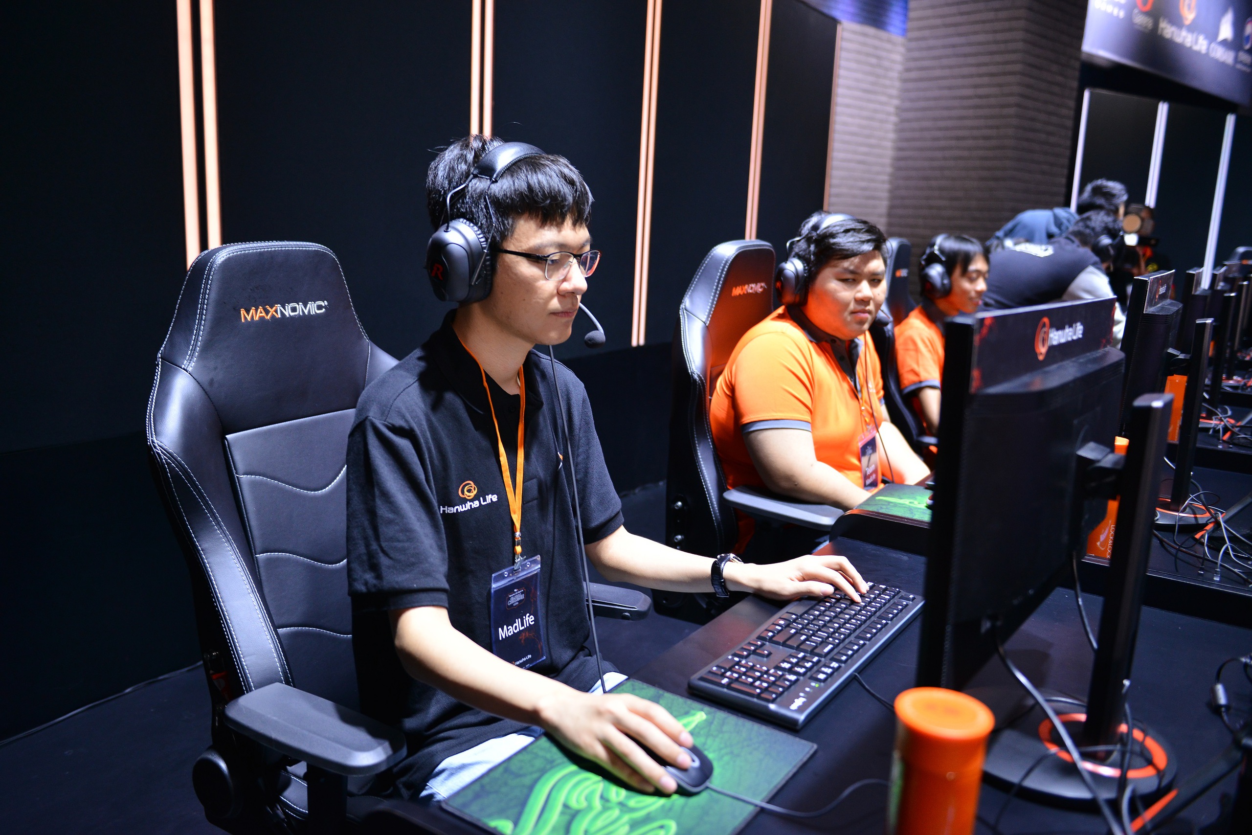 Liên Minh Huyền Thoại có một cộng đồng người chơi rất lớn. Liên Minh Huyền Thoại có một cộng đồng người chơi rất lớn.