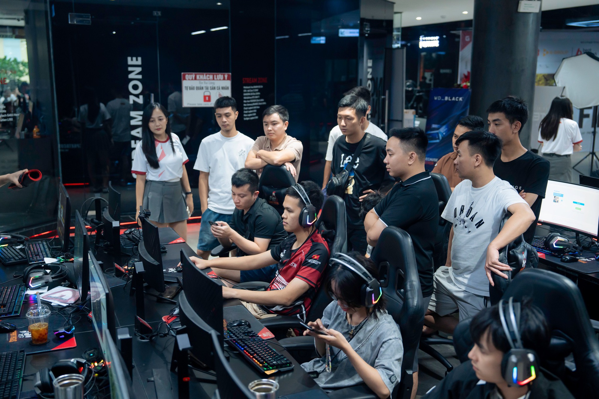 Chung kết giải đấu eSports lớn nhất năm mang tên Hanoi Final 2024 Nh-4-1726220352576-172622035268070960463