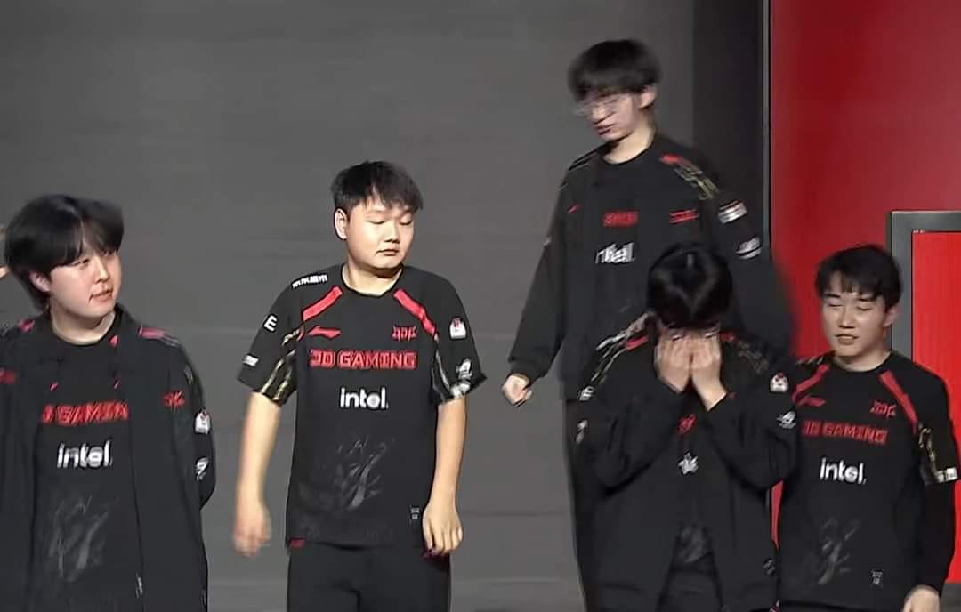 Ruler che mặt khóc khi không thể đến CKTG 2024 cùng JDG