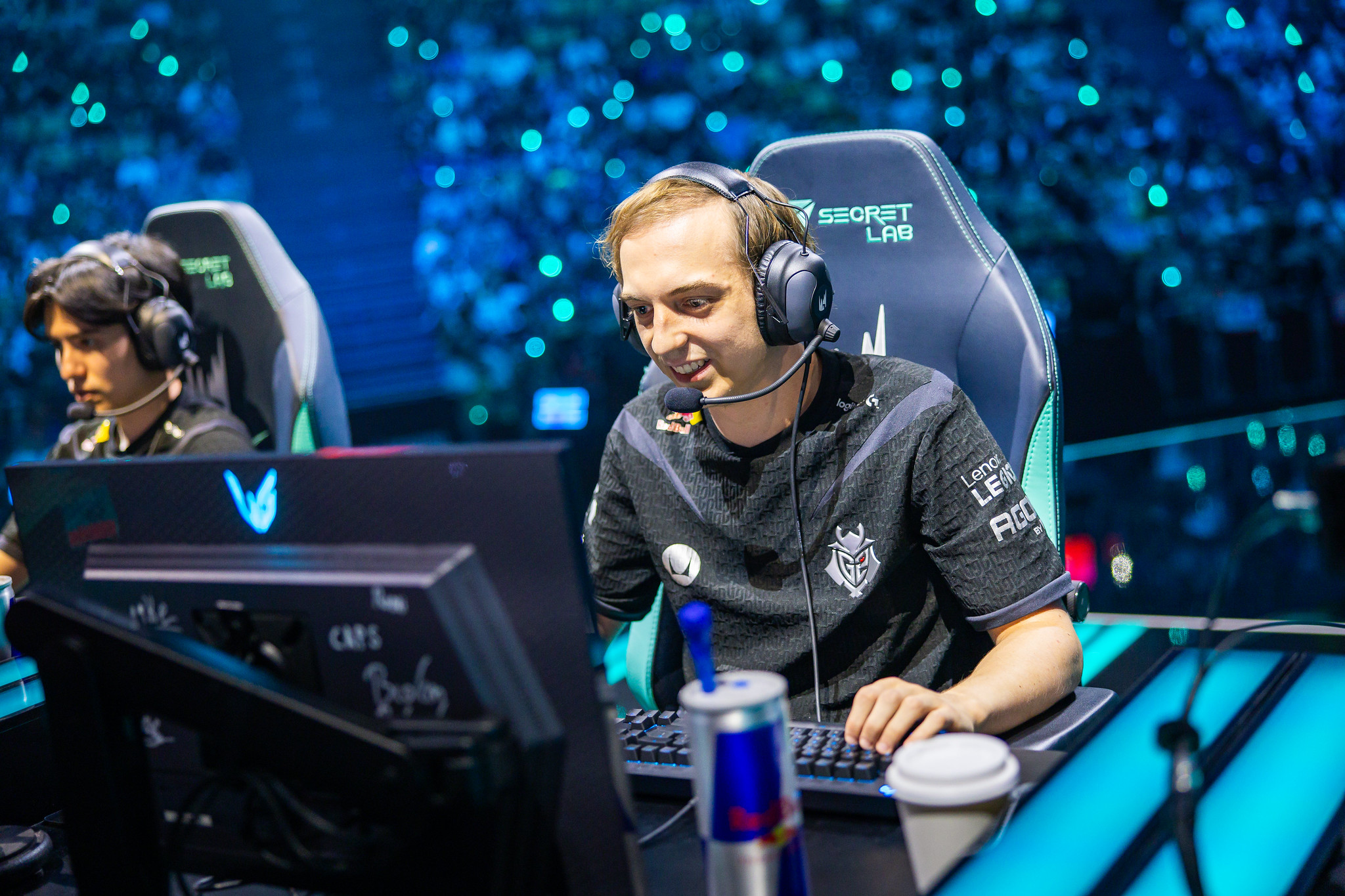 Caps tiếp tục thống trị LEC với G2