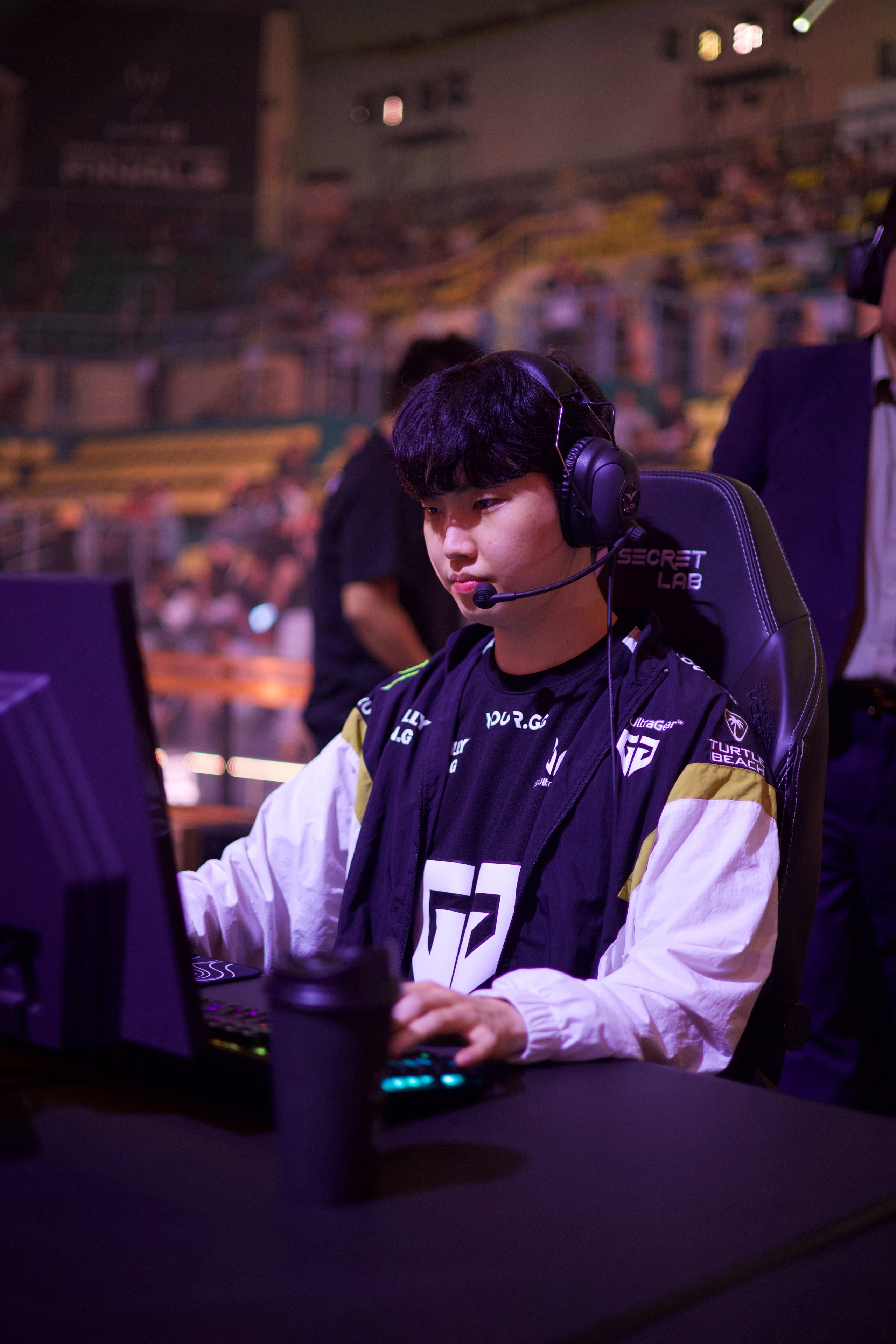 Chovy đã thi đấu rất tệ ở trận chung kết, đặc biệt là ở ván đấu quyết định. Chovy đã thi đấu rất tệ ở trận chung kết, đặc biệt là ở ván đấu quyết định.