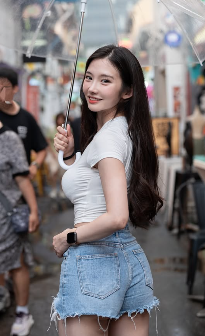 Dụi mắt ngắm nhan sắc hiện tại của cô 