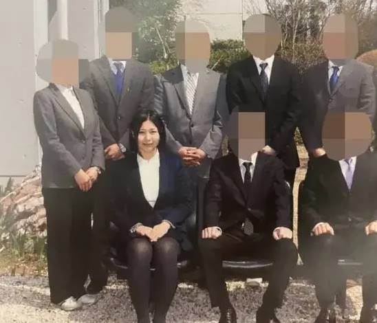 Nữ giáo viên Nhật Bản gia nhập ngành nhạy cảm kiếm tiền, bị trường học phát hiện và cái kết bị Nữ giáo viên Nhật Bản gia nhập ngành nhạy cảm kiếm tiền, bị trường học phát hiện và cái kết bị