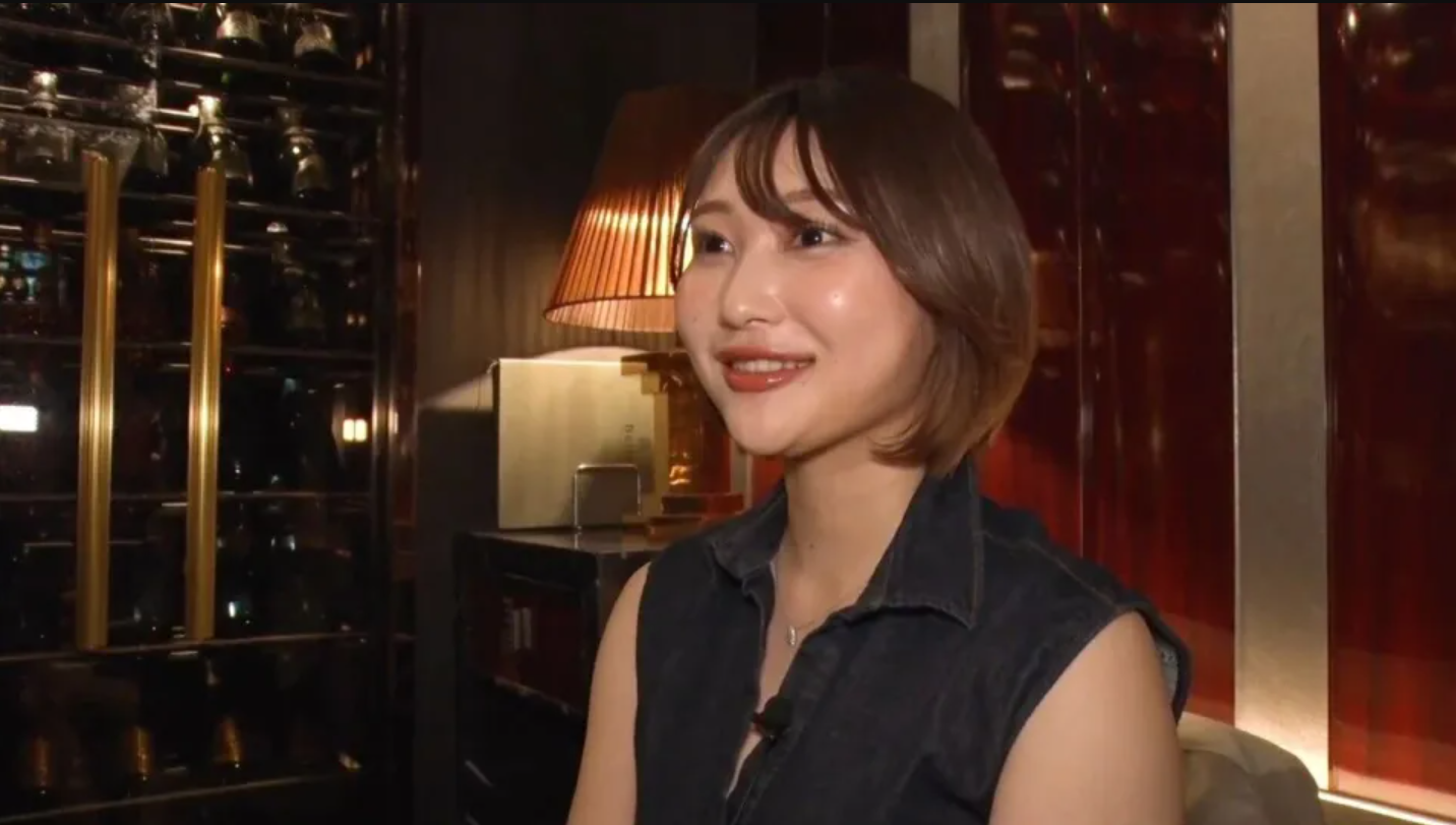 "Sao nhí một thời" bỏ nghề đi làm tiếp viên quán rượu- Ảnh 4. "Sao nhí một thời" bỏ nghề đi làm tiếp viên quán rượu- Ảnh 4.