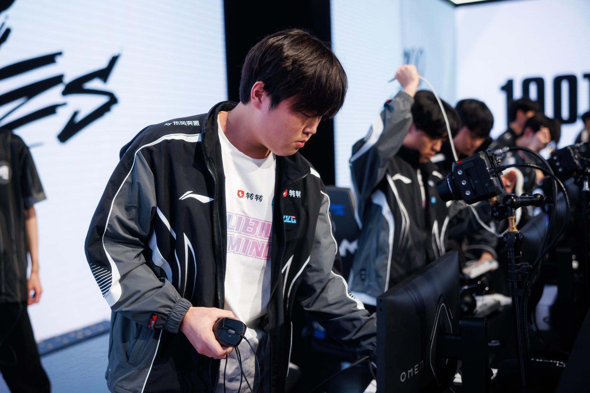 "Thảm họa" BLG tại CKTG 2025, fan LPL nhận xét cay đắng- Ảnh 1.