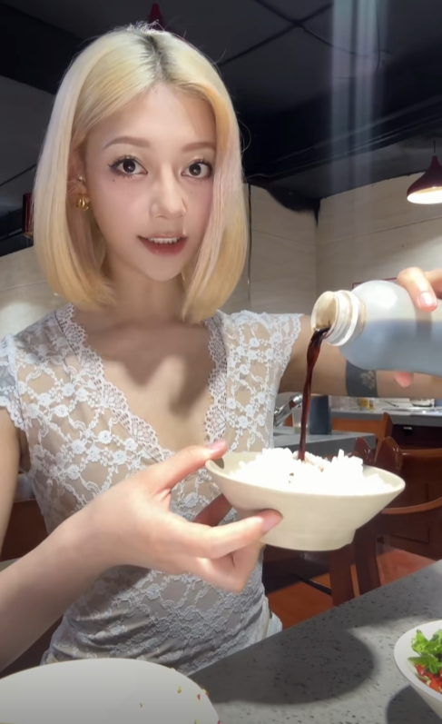 photo-1760426089298 photo-1760426089298