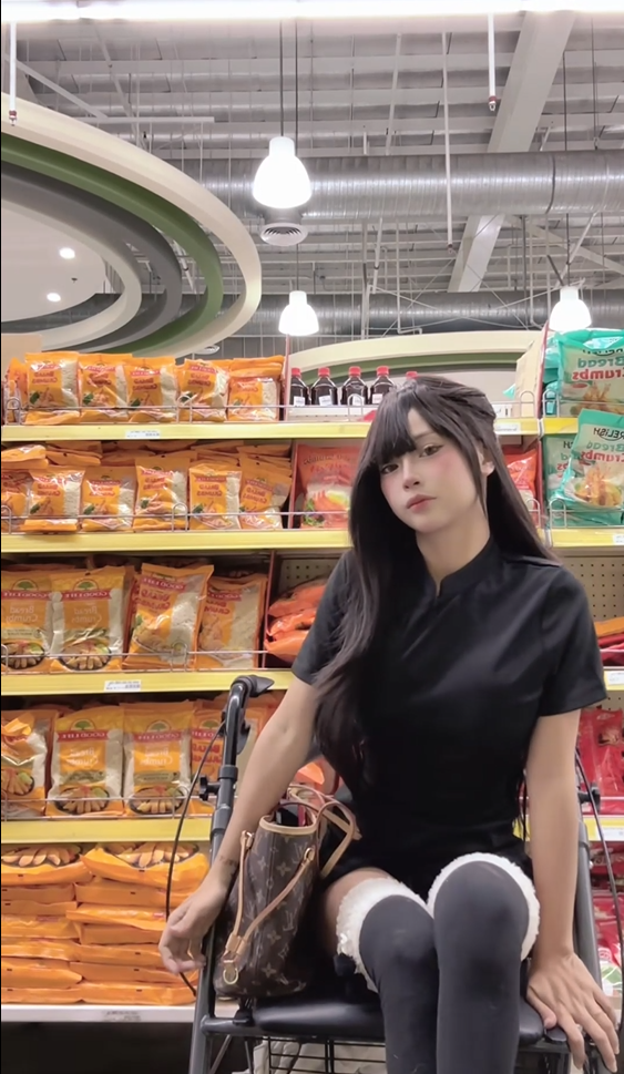 photo-1760427096727 photo-1760427096727