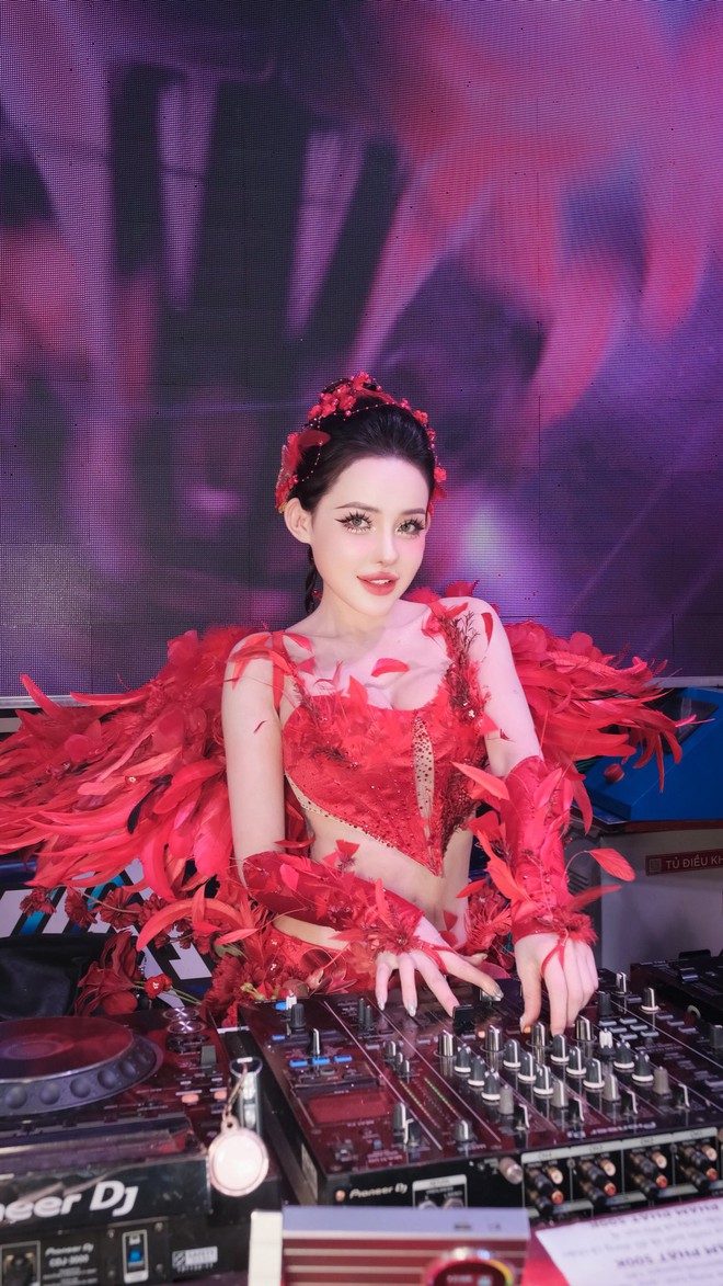 Ngân 98 và những cú lộ mặt mộc gây sốc tâm lý- Ảnh 4.