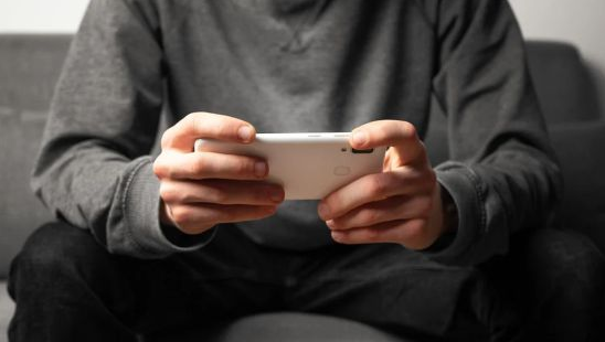 "Gánh tạ" quá nặng, nam game thủ bức xúc, tim đập hơn 220 nhịp/phút, suýt gặp biến cố lớn- Ảnh 3. "Gánh tạ" quá nặng, nam game thủ bức xúc, tim đập hơn 220 nhịp/phút, suýt gặp biến cố lớn- Ảnh 3.