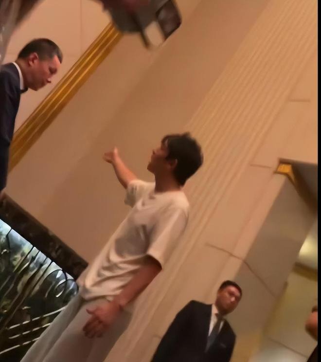 "Trai hư lộ 1.300 ảnh nóng" gây sốc với video mất kiểm soát tại khách sạn- Ảnh 2.