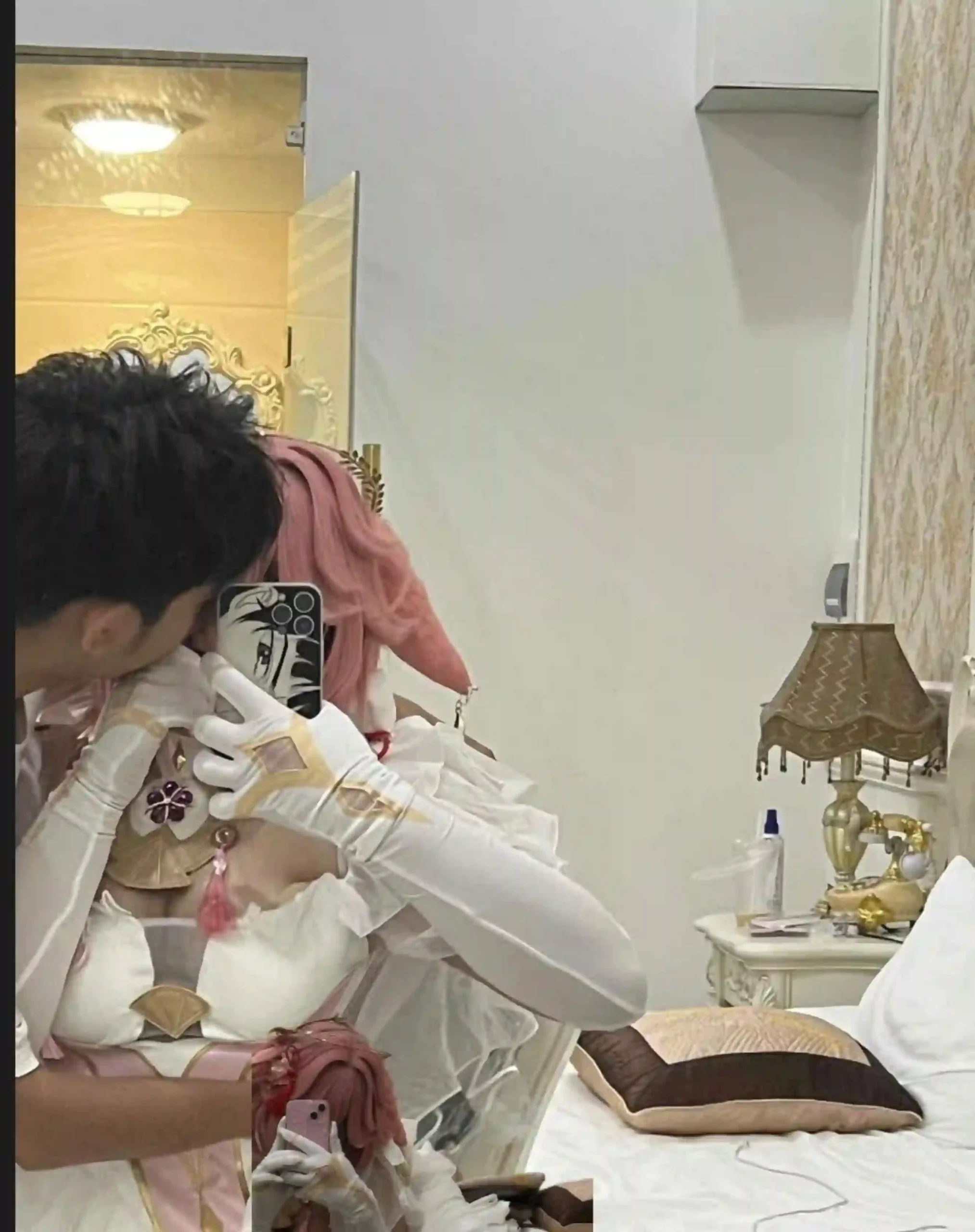 Thấu hiểu đam mê của chồng, nữ coser tái hiện Yae Miko làm quà tiễn anh đi lính- Ảnh 2. Thấu hiểu đam mê của chồng, nữ coser tái hiện Yae Miko làm quà tiễn anh đi lính- Ảnh 2.