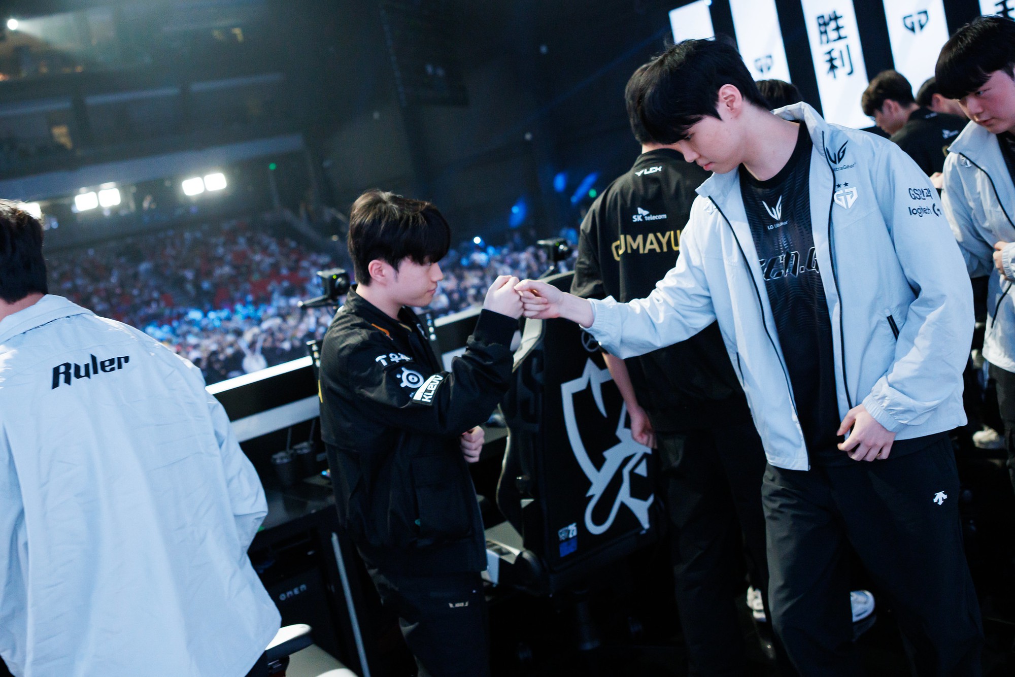 Cựu huyền thoại cũng phải "bất lực" về T1- Ảnh 1.