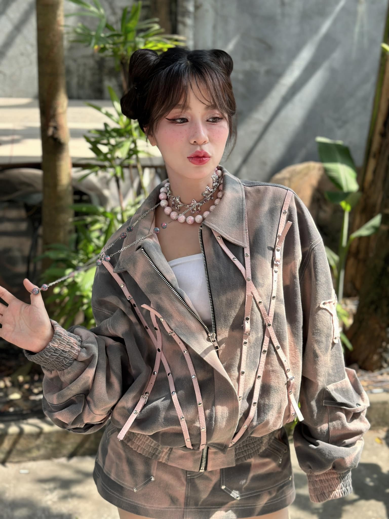 Diện đồ khoét sâu, Misthy lại khiến fan 