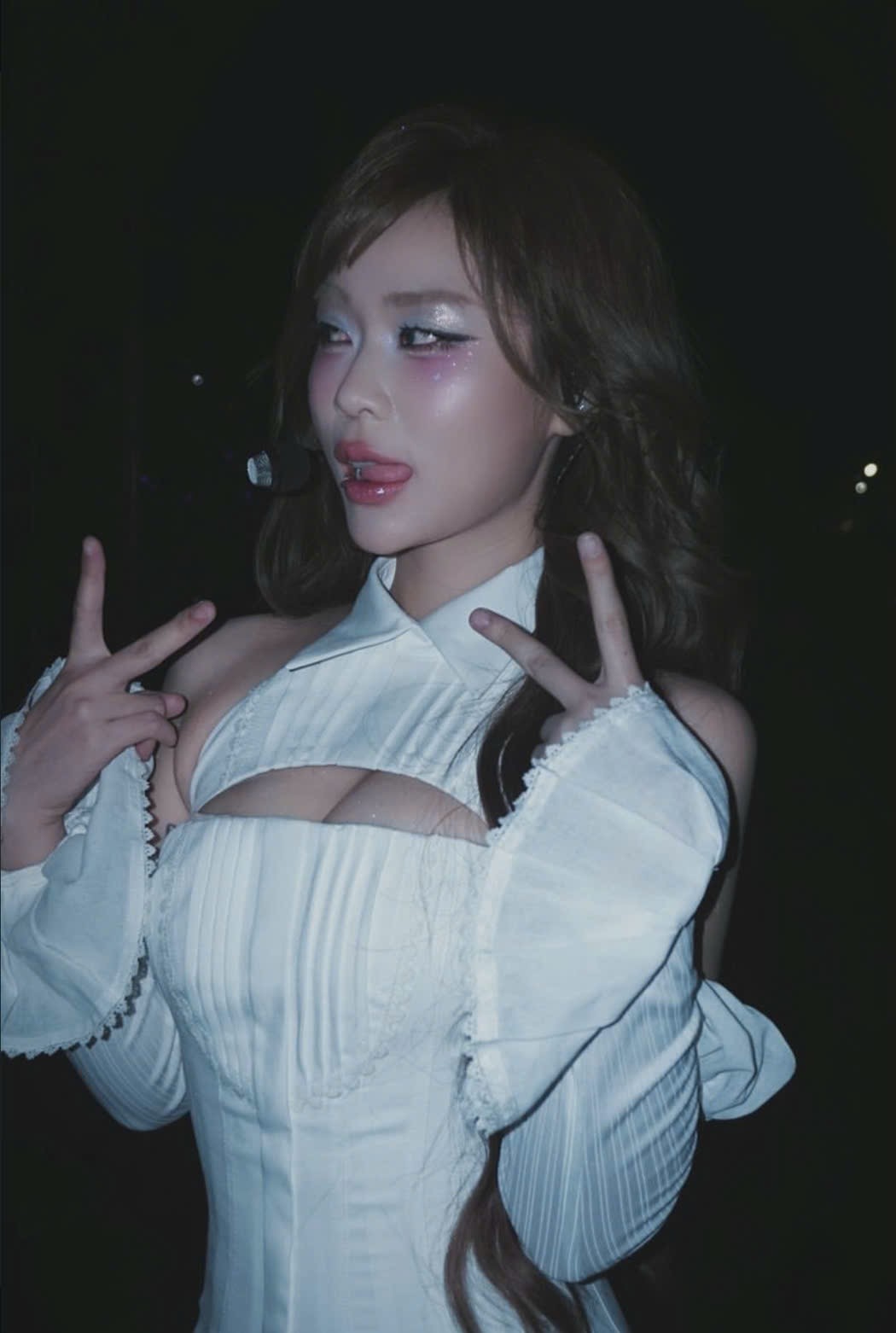 Diện đồ khoét sâu, Misthy lại khiến fan 