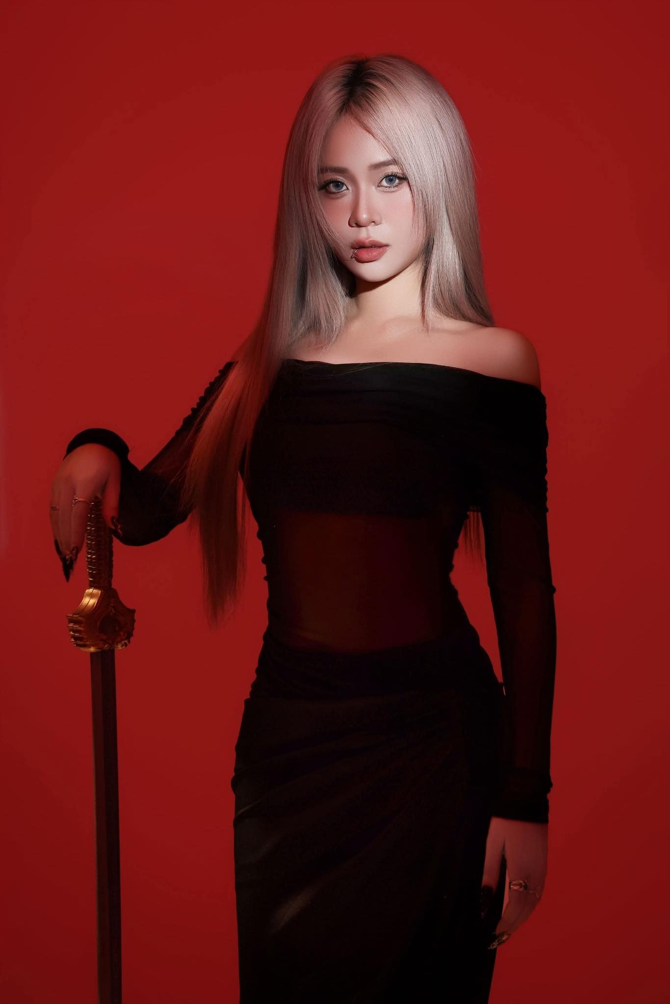 Diện đồ khoét sâu, Misthy lại khiến fan 