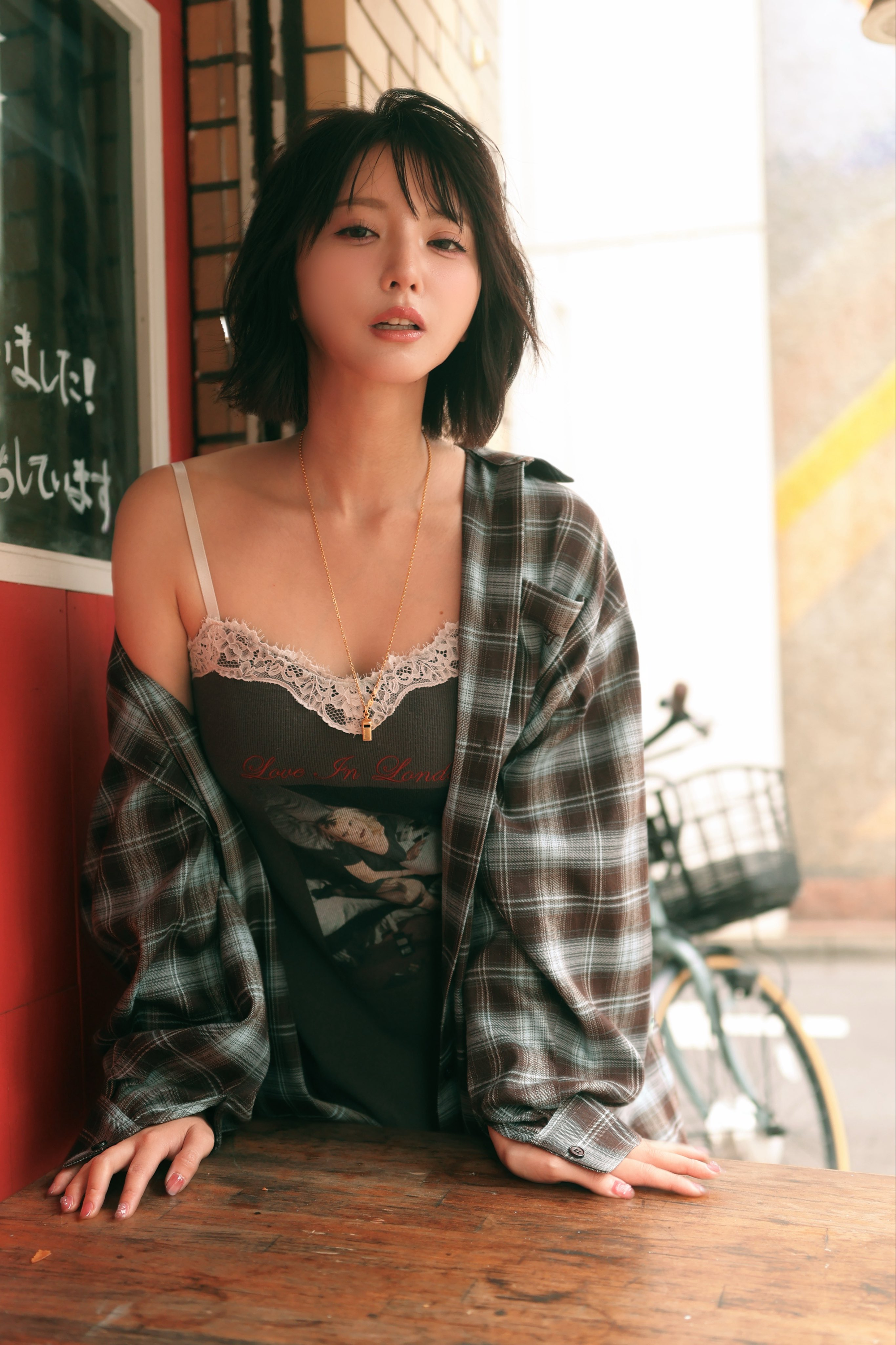 Niizuma Yuka fashionable and poised