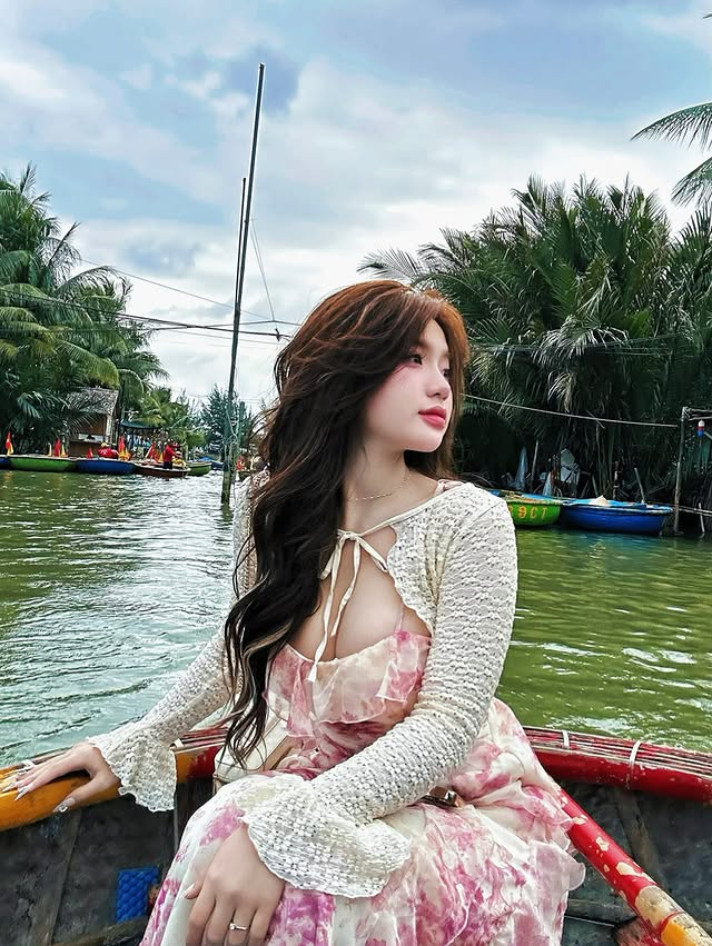 Tiếp tục ra clip để lên xu hướng, Lanhxinhyeu hút tới 2 triệu view với vũ đạo “bỏng mắt”- Ảnh 1. Tiếp tục ra clip để lên xu hướng, Lanhxinhyeu hút tới 2 triệu view với vũ đạo “bỏng mắt”- Ảnh 1.