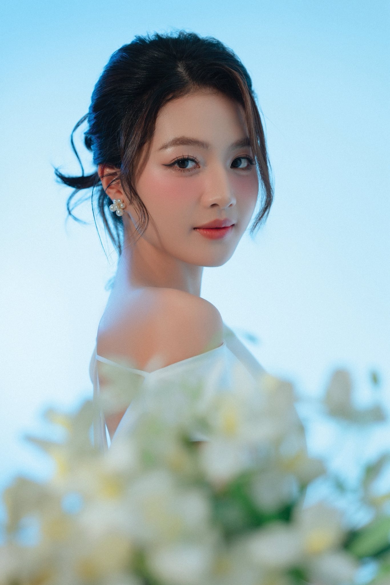 Việt Nam có 1 mỹ nhân giống cả tá sao Trung Quốc: Đẹp tựa Lưu Diệc Phi, hao hao Vương Sở Nhiên, ăn đứt Lý Thấm- Ảnh 1.