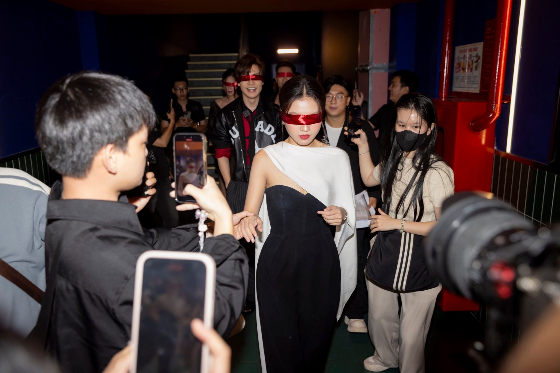 Việt Nam có 1 mỹ nhân giống cả tá sao Trung Quốc: Đẹp tựa Lưu Diệc Phi, hao hao Vương Sở Nhiên, ăn đứt Lý Thấm- Ảnh 11.