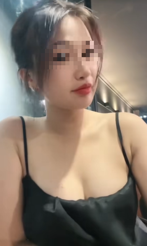 photo-1761107718701 photo-1761107718701