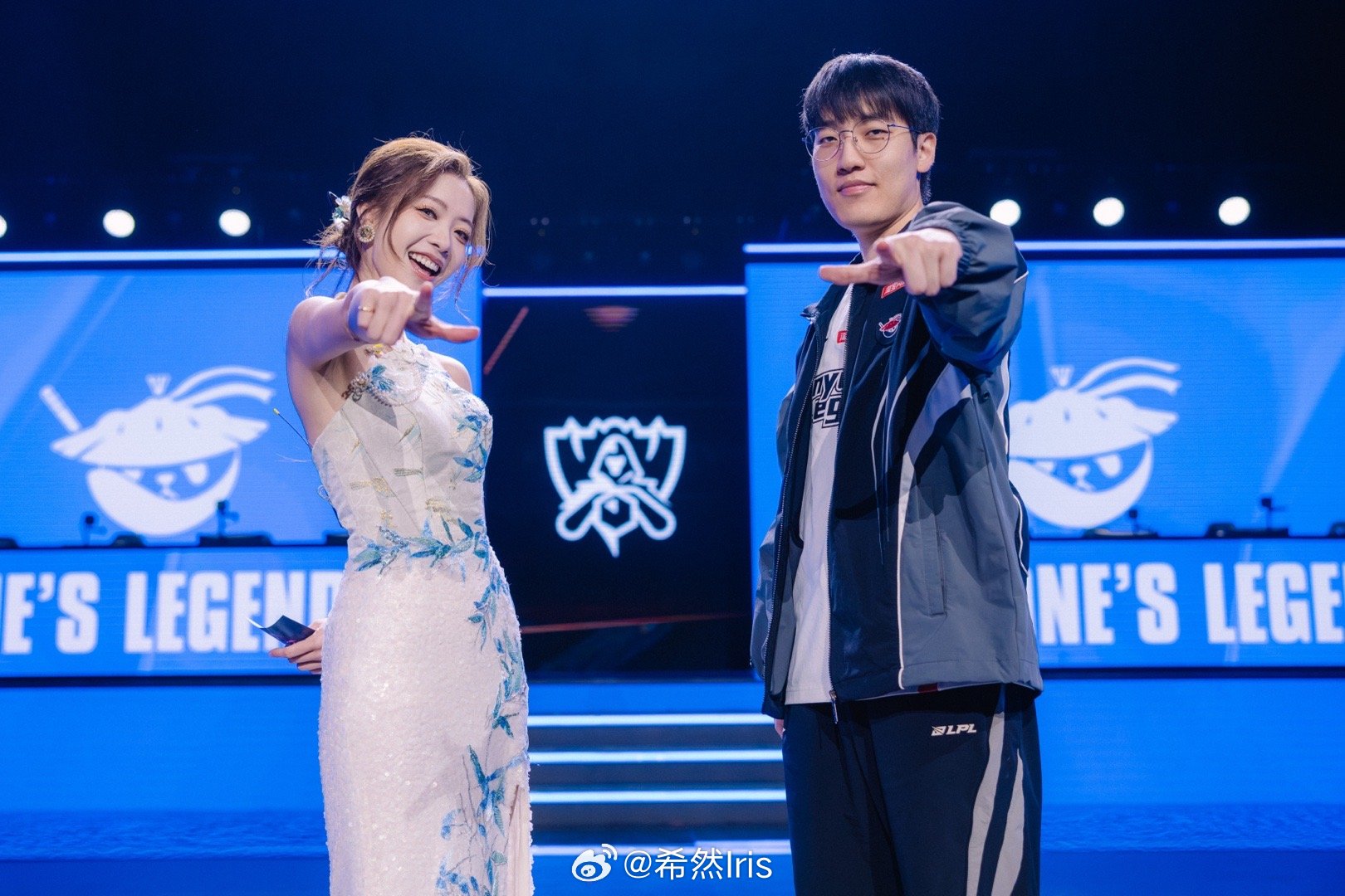 Năm nay nữ MC làm host chính