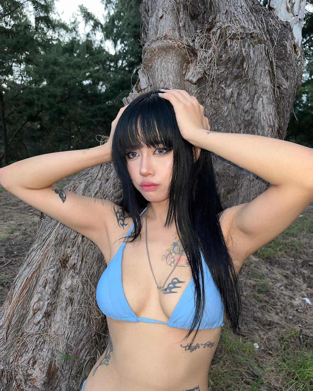 Cô nàng Quitmell “đốt mắt” cộng đồng mạng với loạt ảnh bikini giữa thác nước- Ảnh 2.