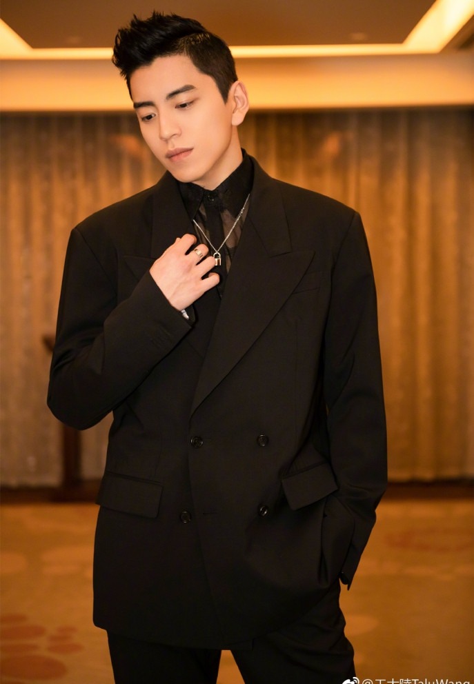 Chiếc điện thoại đưa gần 50 sao hạng A vào trại giam- Ảnh 9.