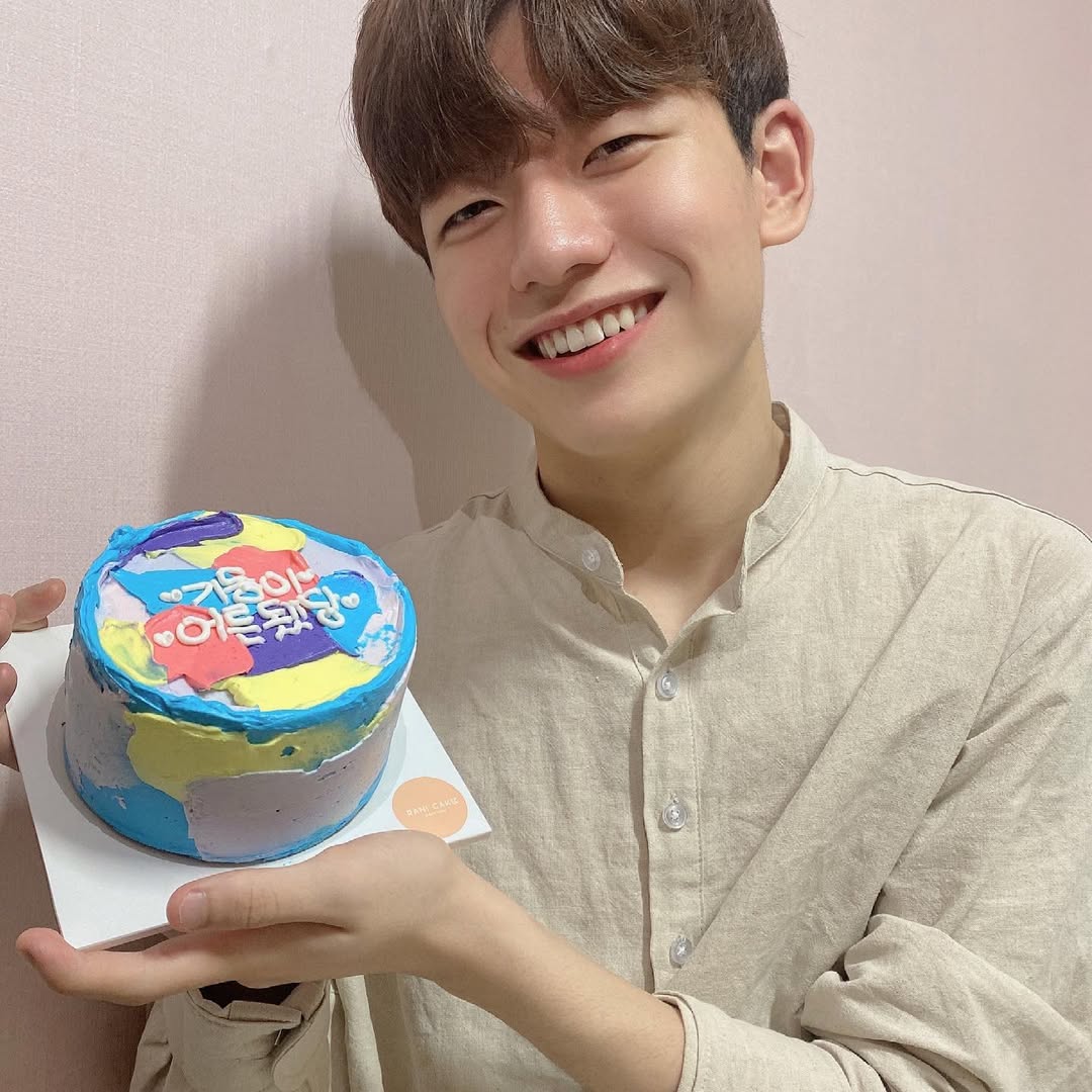 Cậu nhóc gây bão với biểu cảm "cười đểu", 17 năm sau lột xác chóng mặt, thành tích học siêu khủng!- Ảnh 4. Cậu nhóc gây bão với biểu cảm "cười đểu", 17 năm sau lột xác chóng mặt, thành tích học siêu khủng!- Ảnh 4.