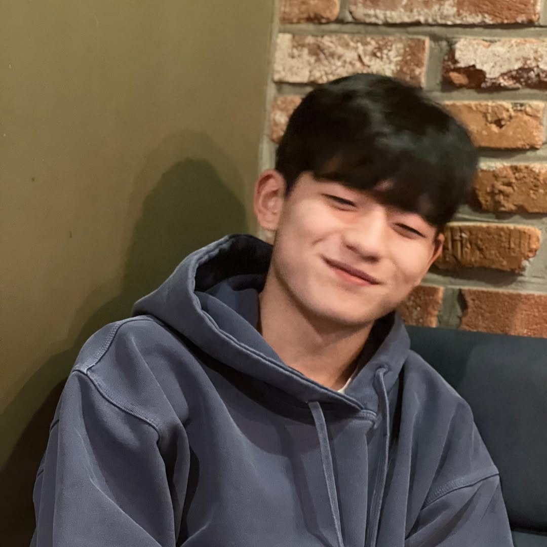 Cậu nhóc gây bão với biểu cảm "cười đểu", 17 năm sau lột xác chóng mặt, thành tích học siêu khủng!- Ảnh 6. Cậu nhóc gây bão với biểu cảm "cười đểu", 17 năm sau lột xác chóng mặt, thành tích học siêu khủng!- Ảnh 6.